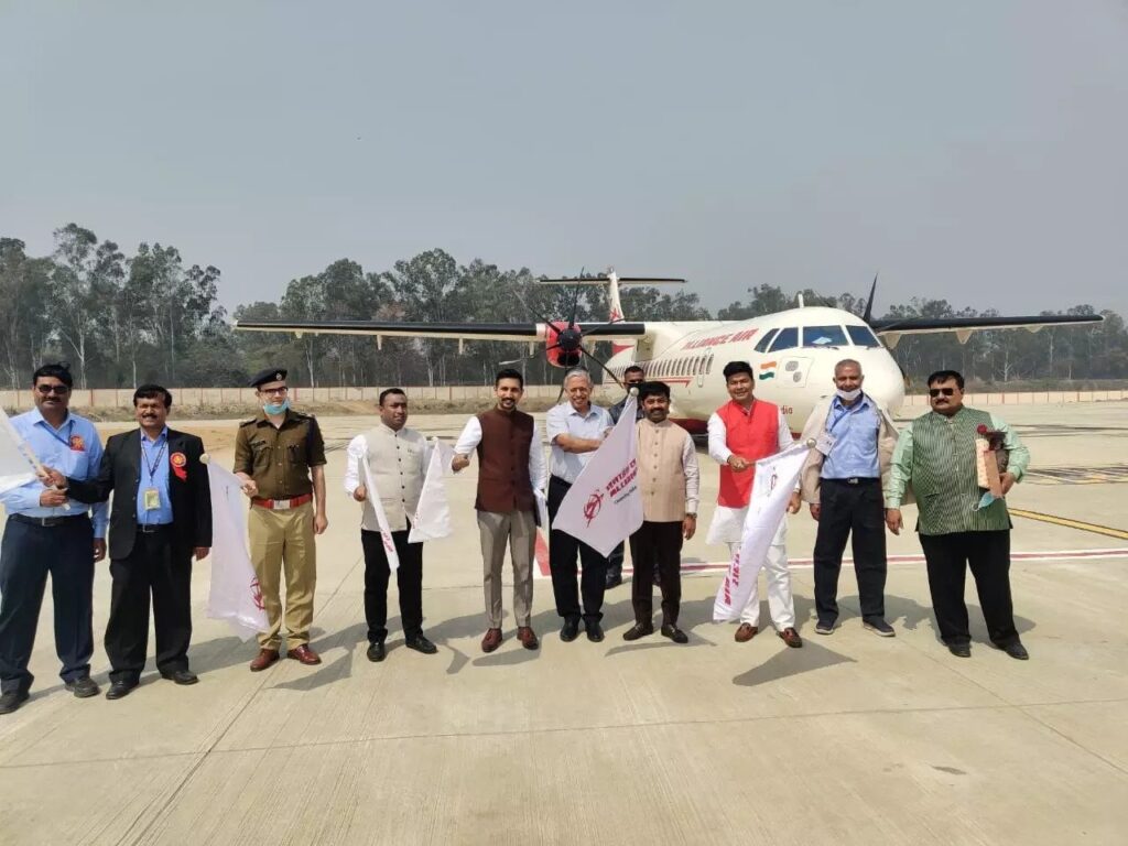 केंद्रीय नागरिक उड्डयन राज्यमंत्री (स्वतंत्र प्रभार) श्री हरदीप सिंह पुरी ने बरेली के लिए पहली उड़ान को दिखाई झंडी