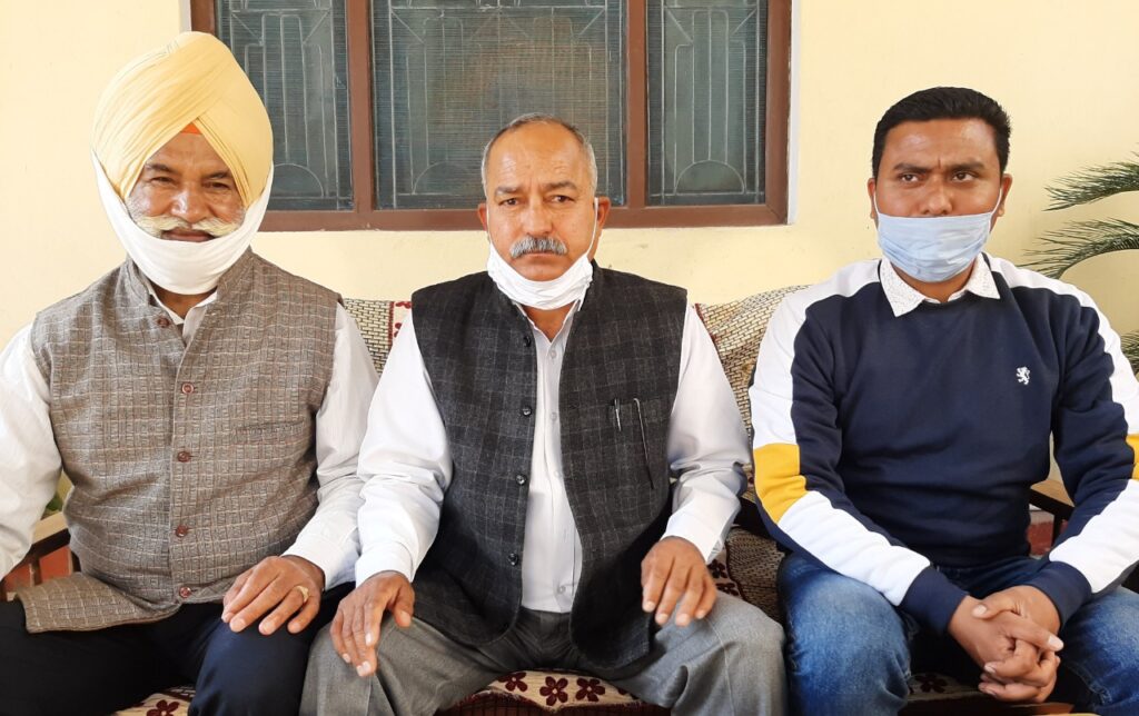 Jan Sangharsh Morcha president and former vice-chairman of GMVN, Raghunath Singh Negi, reported a press conference in