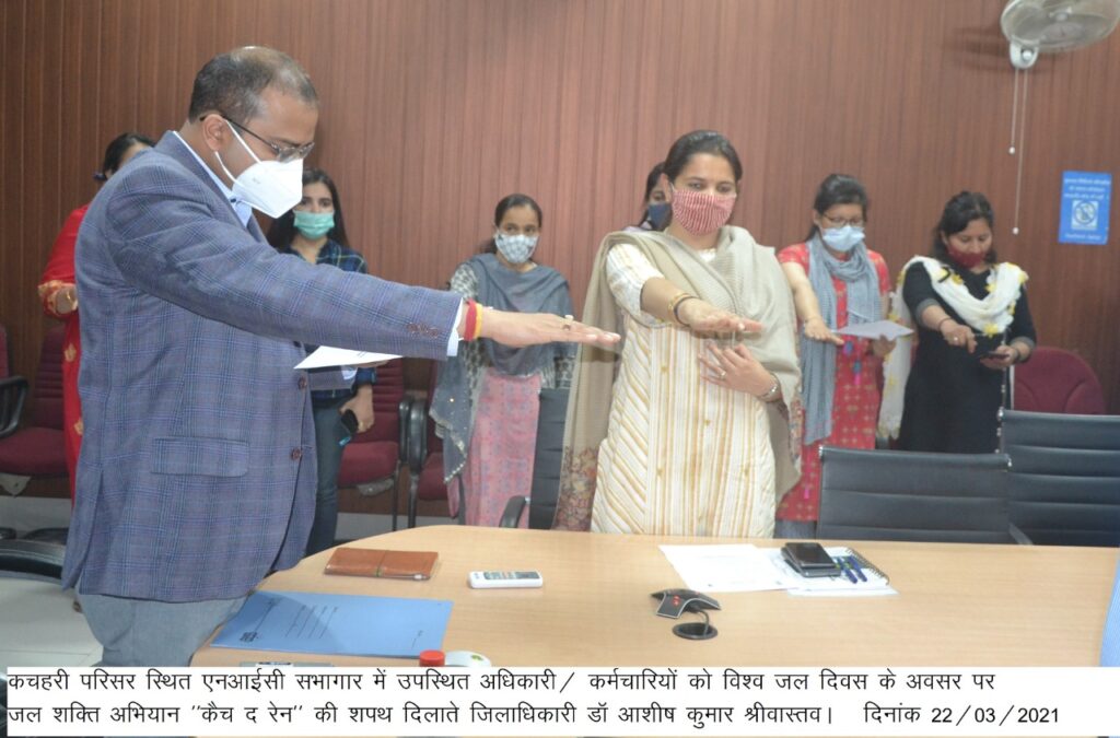 विश्व जल दिवस: प्रधानमंत्री श्री नरेन्द्र मोदी ने वीडियो कान्फ्रेसिंग के माध्यम से विभिन्न राज्यों के सरपंचों के साथ किया संवाद