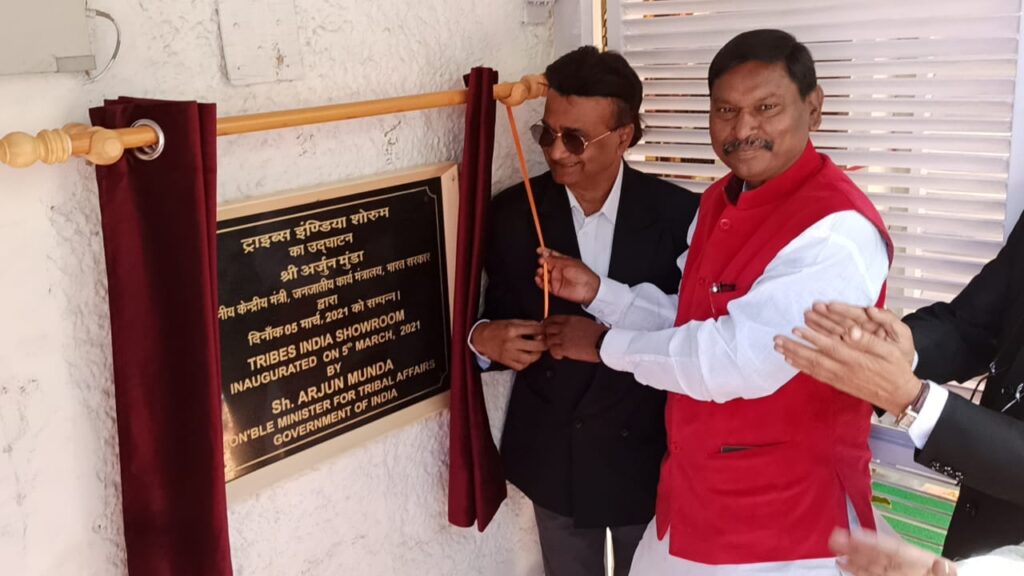 मसूरी में केन्द्रीय जन जातीय कार्य मंत्री अर्जुन मुंडा ने ट्राइब्स इंडिया शो रूम का किया शुभारम्भ Union Minister for Ethnic Affairs Arjun Munda reached Mussoorie Lal Bahadur Shastri Administrative Academy amidst heavy security,