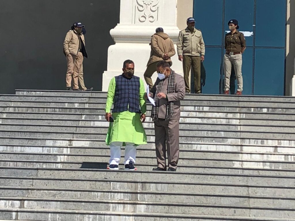 उत्तराखण्ड राज्य में समस्त परिवारों को निःशुल्क चिकित्सा उपचार प्रदान किये जाने हेतु पूर्व में जारी आयुष्मान भारत योजनान्तर्गत प्रदान किया जा रहा है- मदन कौशिक Giving this information, Cabinet Minister Shri Madan Kaushik said that under the said scheme, medical treatment is being provided to all