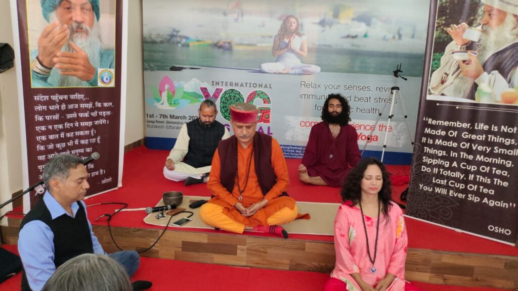 अंतरराष्ट्रीय योग महोत्सव में युवाओं के सर चढ़कर बोल रहा है ओशो का जादू