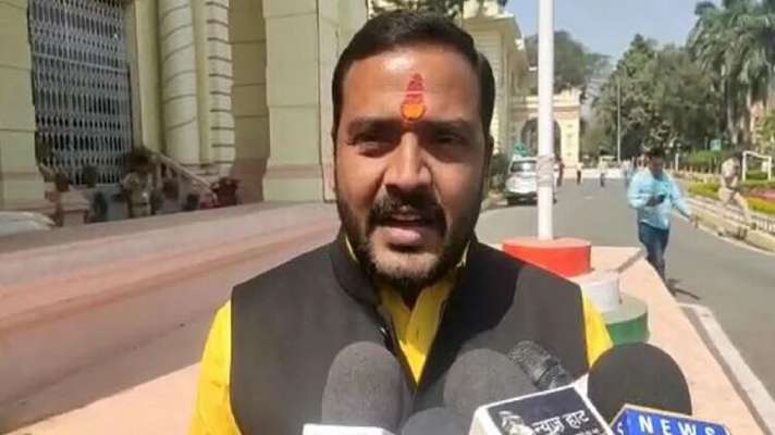 बिहार में कानून-व्यवस्था कायम है, अपराधी ज्यादा निडर होंगे तो यहां भी पलट जाएगी गाड़ी- विधायक पवन जायसवाल Bharatiya Janata Party (BJP) MLA Pawan Jaiswal has made a controversial statement in Bihar which has raised questions on law and
