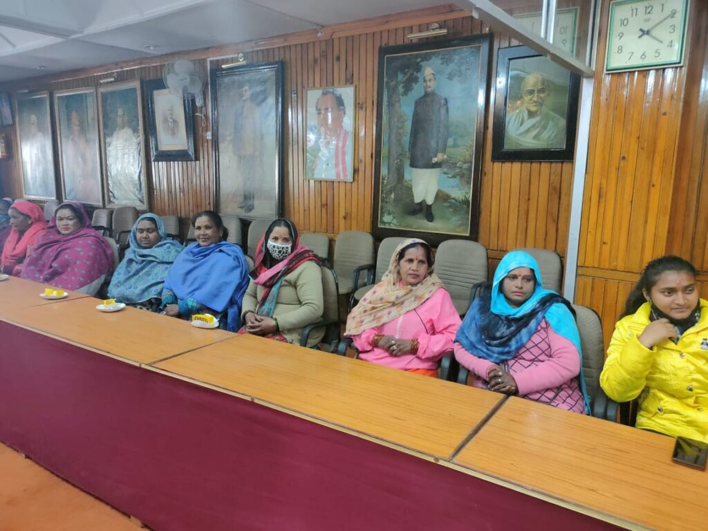 पर्यावरण संरक्षण में आज की महिलाओं की भूमिका पर इंटरैक्टिव सत्र, चतुर्थ सप्ताह थीम आत्मनिर्भर नारी Under the Swachh Bharat Mission, the Cleanliness Resolution was organized every Sunday in the country under a special theme of the self-reliant