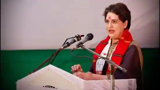 प्रियंका गांधी ने उत्तर प्रदेश के सात जिलों में नियुक्त किए कांग्रेस के नए जिलाध्यक्ष Before the elections in Uttar Pradesh, the Congress has fully geared up and is busy in preparations. In this sequence, the Congress has