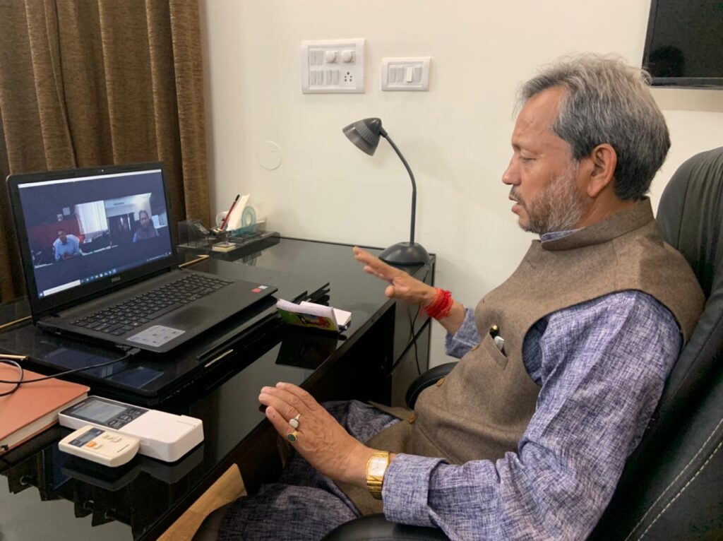 आईसोलेशन में रहकर मुख्यमंत्री तीरथ रावत निपटा रहे हैं कामकाज Even after the Corona report of Chief Minister Uttarakhand Tirath Singh Rawat is positive, he is handling government work in his