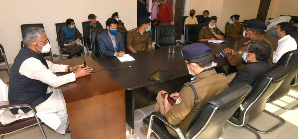 मुख्यमंत्री ने अधिकारियों को दिये कुम्भ मेले की व्यवस्थाओं को शीघ्र अंतिम रूप देने के निर्देश On Wednesday, Chief Minister Trivendra Singh Rawat held a meeting of all the high officials associated with the Kumbh Mela at the