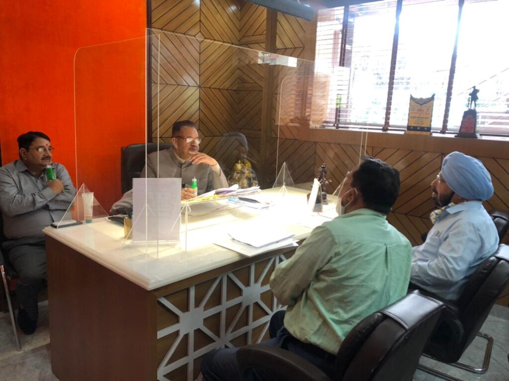 सैनिक कल्याण मंत्री पहले दिन से ही फ्रंट फुट पर, अब नहीं जाएगी उपनल कर्मियों की नौकरी The very next day, Sainik Welfare Minister Ganesh Joshi, in his familiar style, has come to the front foot and started taking decisions that
