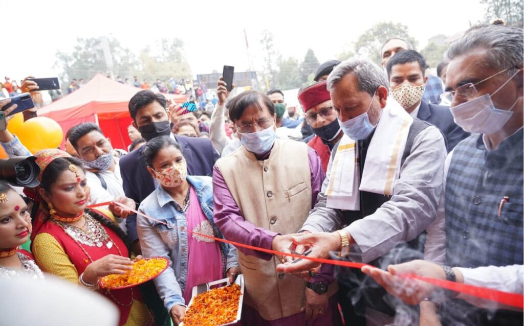 पवेलियन मैदान देहरादून में आजादी के 75 वर्ष पूर्ण होने पर आयोजित अमृत महोत्सव कार्यक्रम का मुख्यमंत्री ने किया शुभारंभ Chief Minister Shri Tirath Singh Rawat inaugurated the Amrit Mahotsav held at the Pavilion Ground Dehradun on the 75th year of independence.