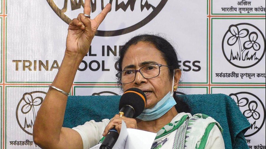 TMC ने जारी की उम्मीदवारों की लिस्ट, नंदीग्राम से लड़ेंगी ममता बनर्जी West Bengal Chief Minister Mamata Banerjee has released the list of Ummadvars of her party TMC today. Mamta has announced candidates for 291 seats out of the 294-member assembly. She herself will be the party's candidate from Nandigram. In this election, they have fielded 50 women candidates. He has fielded 42 Muslim candidates.