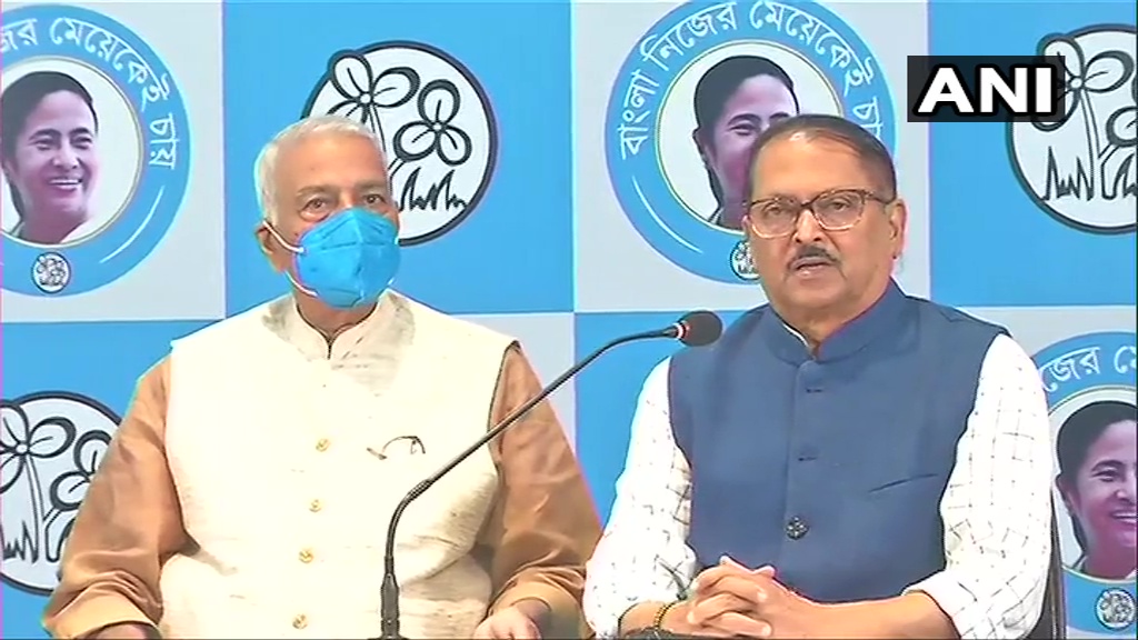 टीएमसी में शामिल हुए पूर्व केंद्रीय मंत्री यशवंत सिन्हा, वाजपेयी सरकार में रह चुके वित्त मंत्री Former Union Minister Yashwant Sinha joined Mamata Banerjee's party Trinamool Congress on Saturday. Yashwant Sinha has taken