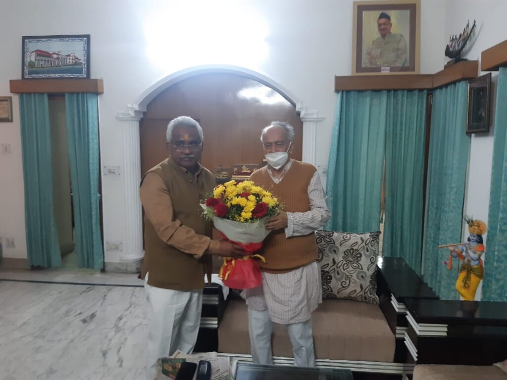भगत दा से भाजपा अध्यक्ष मदन कौशिक ने की शिष्टाचार भेंट BJP state president Madan Kaushik paid a courtesy call on the Governor of Maharashtra and Goa and former Chief Minister Uttarakhand