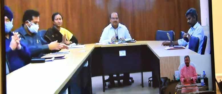 मुख्यमंत्री तीरथ सिंह रावत ने वीडियो कांफ्रेंस के माध्यम से अधिकारियों को कोविड पर प्रभावी नियंत्रण के दिए निर्देश