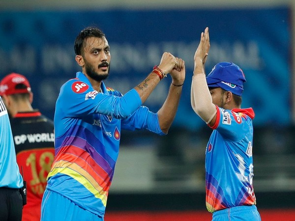 दिल्ली कैपिटल्स की तरफ से खेलने वाले स्पिनर अक्षर पटेल को हुआ कोरोना Delhi Capitals are getting signs of closing before IPL 2021 begins. Because Delhi Capitals spinner Akshar Patel is Corona positive.