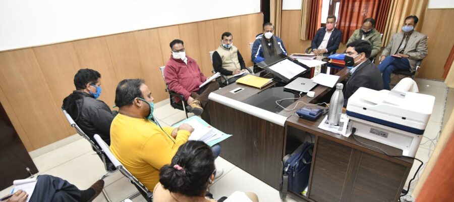 अपर मेलाधिकारी रामजी शरण शर्मा ने रविवार को महाकुम्भ मेला क्षेत्र में निरीक्षण कर दिए आवश्यक निर्देश