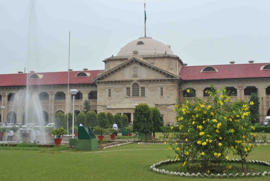 In view of the increasing corona cases in Uttar Pradesh, the Allahabad High Court is looking dire. It is constantly seen that the police
