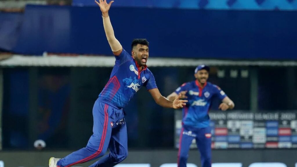दिल्ली के स्टार ऑफ स्पिनर रविचंद्रन अश्विन कोरोना के कारण आईपीएल से हुए बाहर The Delhi Capitals star of spinner has been ruled out of IPL 2021. Ashwin was part of the match played in Chennai against Sunrisers
