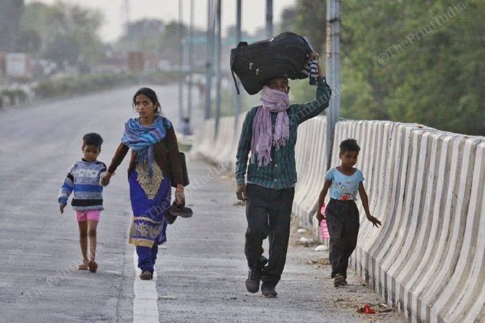 बिहार: प्रवासी मजदूरों की होगी पंचायतवार मैपिंग, कार्यकुशलता के अनुसार मिलेगा रोजगार Once in the country, Corona is at its pick point. In such a situation, the scared and frightened laborers are returning to their states.