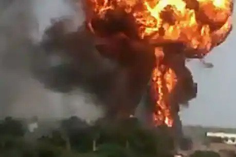 गुजरात के राजकोट में फैक्ट्री का बॉयलर फटने से लगी आग, बिहार के चार मजदूरों की मौत A tragic accident took place in Rajkot, Gujarat late on Tuesday, in which 4 laborers of Bihar were killed. Explain that a factory