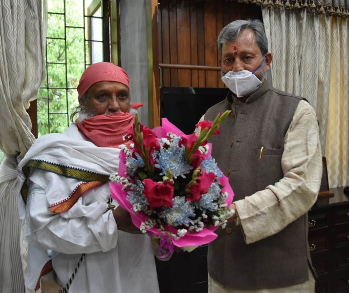 मुख्यमंत्री श्री तीरथ सिंह रावत से कैंप कार्यालय में पर्यावरणविद एवं पद्मभूषण डॉ. अनिल प्रकाश जोशी ने की शिष्टाचार भेंट Environmentalist and Padmabhushan Dr. Anil Prakash Joshi presented a courtesy call from Chief Minister Mr. Tirath Singh Rawat at the camp