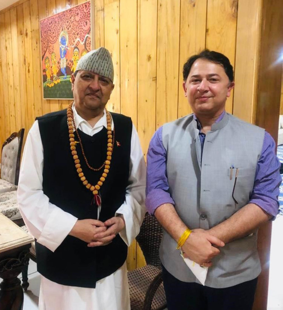 नेपाल के राजा श्री ज्ञानेन्द्र बीर बिक्रम शाह जी का मुख्यमंत्री श्री तीरथ सिंह रावत ने किया स्वागत Chief Minister Mr. Tirath Singh Rawat welcomed the King of Nepal, Mr. Gyanendra Bir Bikram Shah