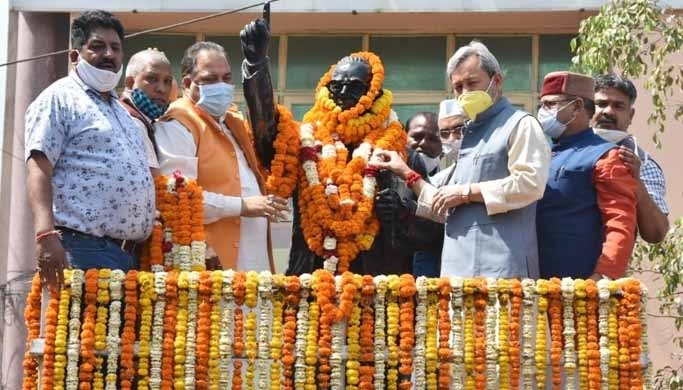 मुख्यमंत्री श्री तीरथ सिंह रावत ने भारत रत्न डॉ. भीमराव अम्बेडकर को पुष्प अर्पित कर दी श्रद्धांजलि Chief Minister Shri Tirath Singh Rawat paid floral tribute to Bharat Ratna Dr. Bhimrao Ambedkar on the occasion of his birth anniversary at BJP State Office on Wednesday. On this occasion, congratulating and wishing the people of the state, he said that Bharat Ratna Dr. Bhimrao Ambedkar dedicated his entire life to remove social inequality and provide social justice to the underprivileged.