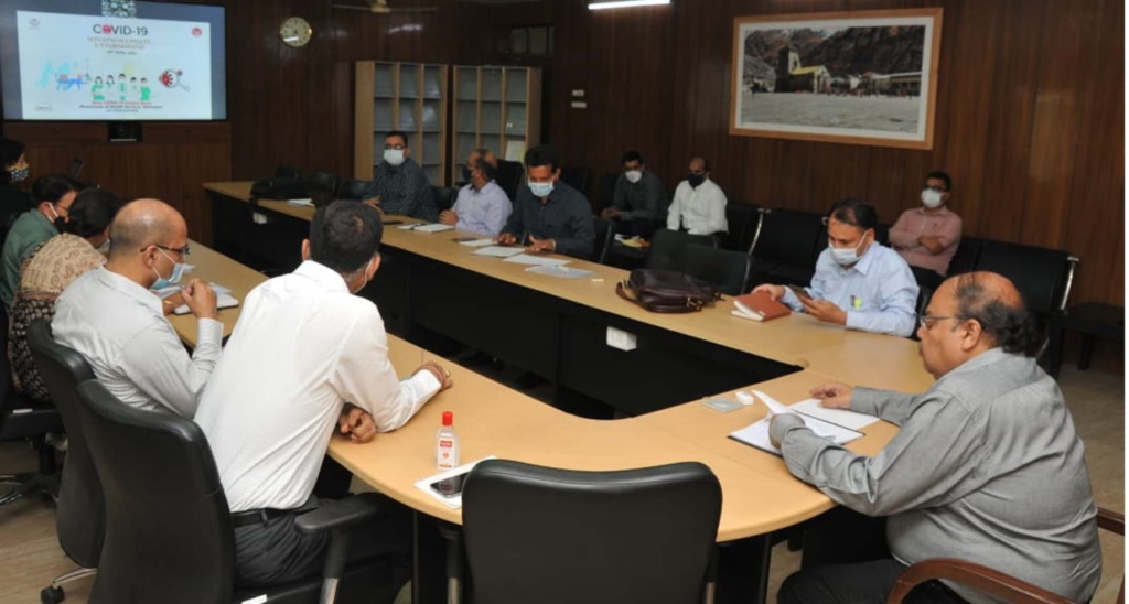 Chief Secretary Shri Omprakash reviewed Covid-19 at the Secretariat on Saturday. The Chief Secretary said that cases of Kovid are increasing across the country. The state will have to be proactive to prevent Covid infection. He instructed the officers that all the District Magistrates should keep their preparations under control in view of Covid-19.
