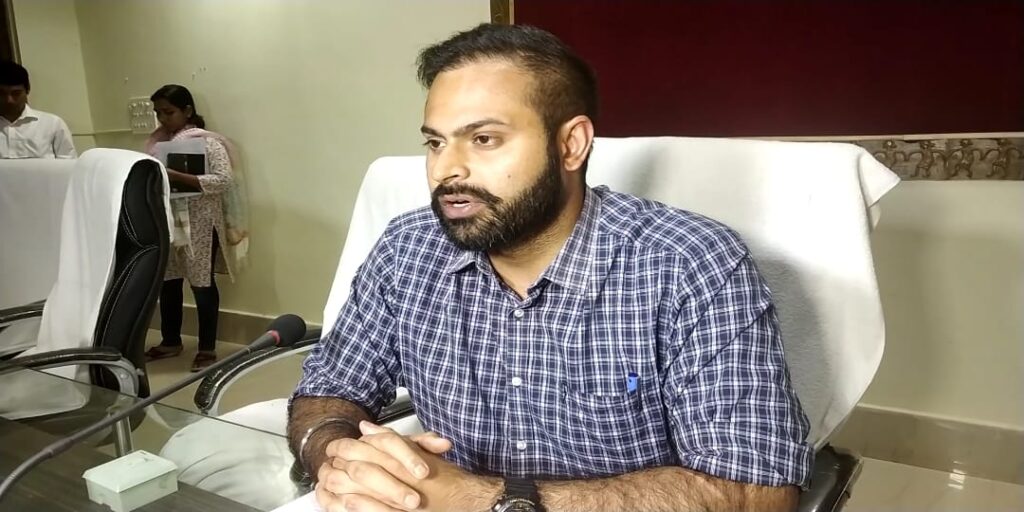 मरीज के एक ट्वीट पर मात्र 30 मिनट के अन्दर उपलब्ध कराई ऑक्सीजन, कलेक्टर डॉ. साराँश मित्तर की तत्परता से बची मां और बच्चे की जान