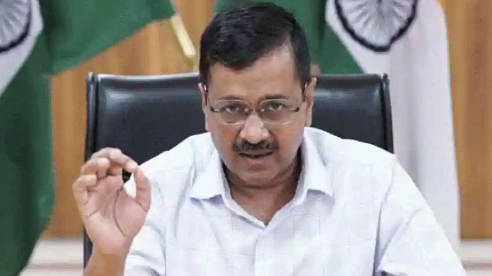 दिल्ली सरकार का ऐलान, 18 साल से ज्यादा उम्र वालों को लगेगी फ्री कोरोना वैक्सीन Amid growing Corona infection in the capital Delhi, CM Kejriwal has decided to apply vaccine for free to those above 18 years of age.