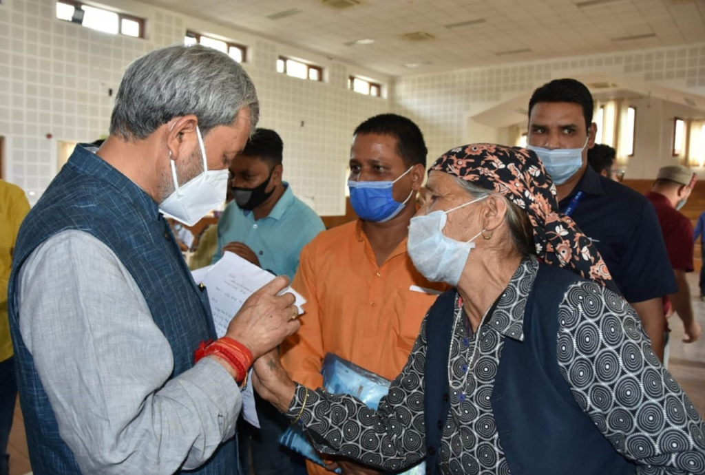 जनसमस्याओं का समाधान सरकार की सर्वोच्च प्राथमिकताः मुख्यमंत्री Chief Minister Shri Tirath Singh Rawat heard the problems of the general public in the Janata Darshan Hall located in the CM Camp office premises and instructed the officials concerned for their disposal from the spot.