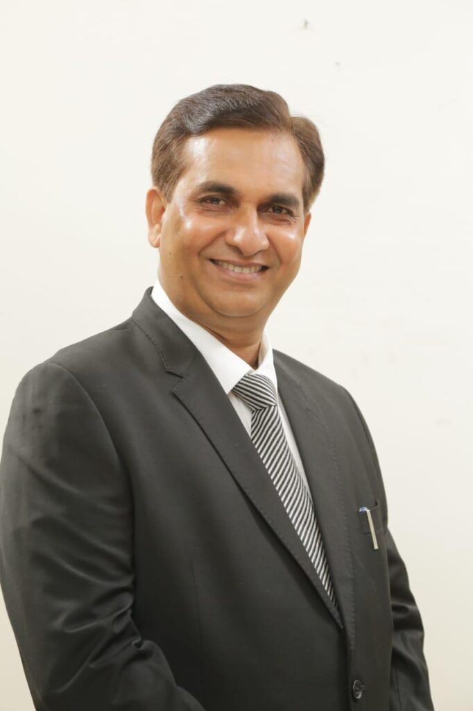 बगहां अनुमंडलीय अस्पताल को ज्यादा ऑक्सीजन सिलिंडर की उपलब्धता सुनिश्चित हों-.एपी पाठक AP Pathak, MD, co-founder of Babu Dham Trust, former ADG to the Government of India, said that the Corona epidemic should ensure