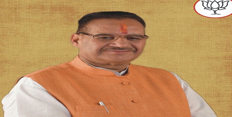कैबिनेट मंत्री श्री गणेश जोशी ने ग्राम प्रधानों को दिया सर्टिफिकेट/पुरस्कार