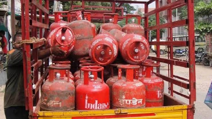 LPG गैस सिलेंडर खरीदना अब हुआ आसान, जानें क्या है नियम If you want to get an LPG connection and you do not have any address proof, you can still take a cylinder. Until recently, it was a rule