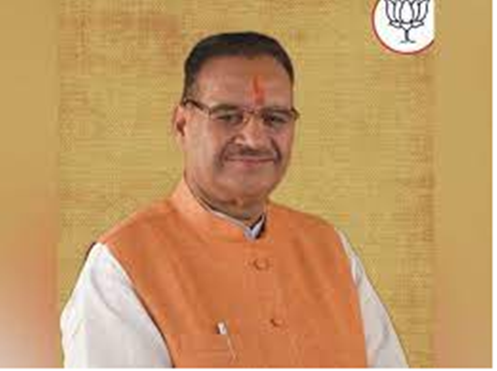 लोकल फॉर वोकल को साकार करने के लिए ‘‘एक जनपद – दो उत्पाद’’ पर काम करेगा उद्योग विभाग : उद्योग मंत्री गणेश जोशी Sainik Welfare, Industrial Development, MSME and Khadi and Village Industries Minister Ganesh Joshi has expected the Director Industries Department to produce or produce the potential products produced under each district under "one district-two products" within the next 15 days. Prepare a list and report on their relevance and the role of these products in entrepreneurship development at the local level.