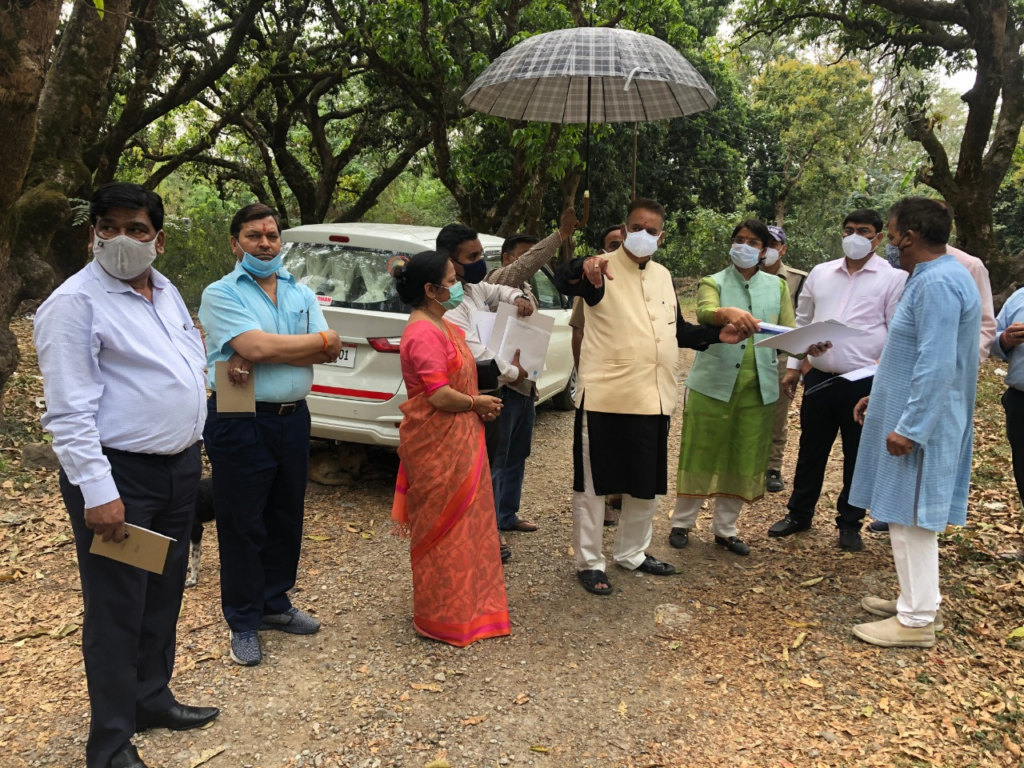 Kabina Minister Ganesh Joshi on Saturday selected the land for the community building to be built under the Chief Minister's declaration with officials of Cantonment Council, MDDA and Jalanigam in Garhi Cantt of Dehradun. He directed the officers to take necessary action for this within 15 days.