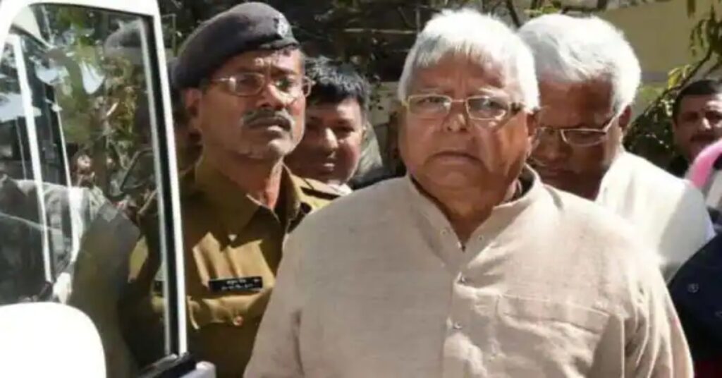 चारा घोटाला मामले में हाईकोर्ट से जमानत मिलने के 12 दिन बाद जेल से बाहर आए लालू प्रसाद यादव RJD supremo Lalu Prasad Yadav has been released from jail in Bihar's fodder scam case. He has come out of jail 12 days after getting