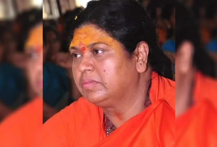 निरंजनी अखाड़ा की महामंडलेश्वर प्रेमलता गिरी का शुक्रवार को कोरोना वायरस संक्रमण से निधन Mahamandaleshwar Premlata Giri of Niranjani Arena died on Friday from a Corona virus infection. Mahamandaleshwar Premlata Giri has died in Delhi. However, the reason for his demise is yet to be ascertained. Mahamandaleshwar Premlata Giri was said to be absolutely healthy this morning. The reason for his death will be known only after the postmortem report.