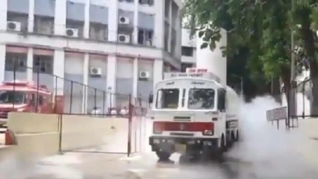 दर्दनाक हादसा: नासिक के अस्पताल में ऑक्सीजन लीक, 22 कोरोना मरीजों की हुई मौत A very tragic accident has occurred in Nashik, Maharashtra today. At the Zakir Hussain Hospital in Nashik, 22 corona patients have died