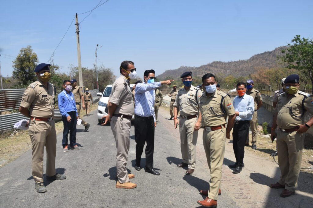 मेलाधिकारी दीपक रावत एवं वरिष्ठ पुलिस अधीक्षक, कुम्भमेला जनमेजय खण्डूरी ने विभिन्न स्थानों पर किया औचक स्थलीय निरीक्षण Meladhikari Deepak Rawat and Senior Superintendent of Police, Kumbamela Janmejaya Khanduri conducted a surprise on-site inspection