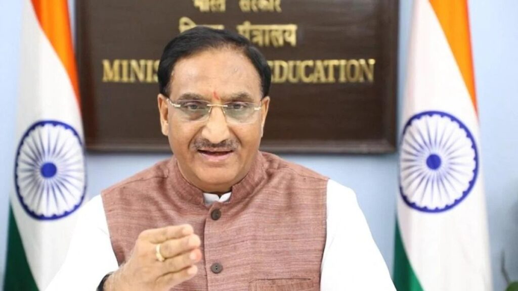 केंद्रीय शिक्षा मंत्री रमेश पोखरियाल ‘निशंक कोविड पॉजिटिव, ट्वीट कर दी जानकारी Union Education Minister Ramesh Pokhriyal has found 'Nishank' Kovid positive. The Education Minister himself informed about this by tweeting.