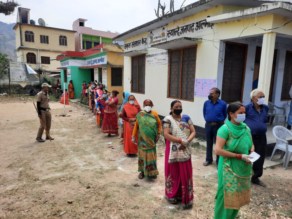 Polling has started from 7 am on Saturday for the by-election for the Salt Assembly seat of Almora in Uttarakhand. There are lines of people outside polling stations. Today, 49193 male and 47048 female voters will decide the fate of seven candidates, including BJP and Congress. In the Salt by-election, the Election Commission has set up 151 booths. As of 11 am, 21.47% of the polling was recorded.