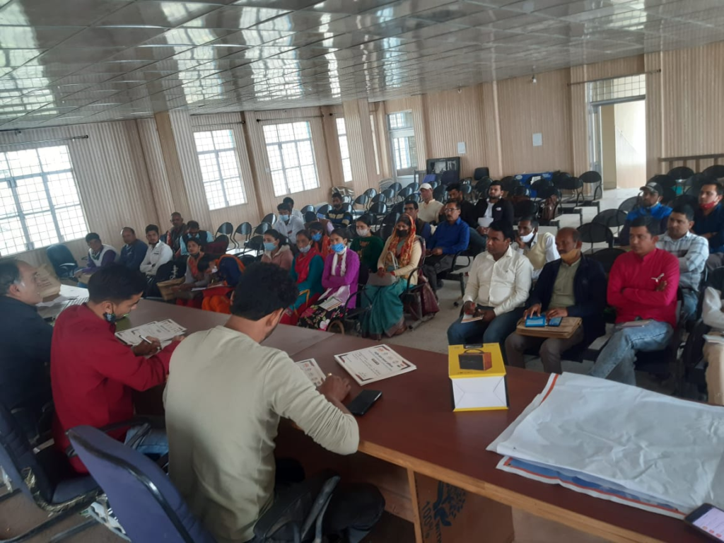 Yesterday on Saturday, a meeting was held at Block Headquarters Pratapnagar under the chairmanship of Block President of Pradhan Sangathan, Shri Lokpal Singh Kandiyal, in which various problems of village heads were discussed.