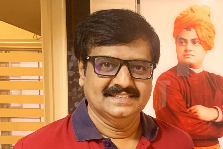 तमिल कॉमेडी एक्टर विवेक का दिल का दौरा पड़ने से निधन Vivek, a noted Tamil film comedy actor and Padma Shri awardee, died of a heart attack on Saturday in a Chennai hospital. Please tell that he was 59 years old.Vivek was admitted to the ITU of the hospital on Friday morning after suffering a heart attack. A medical bulletin said he underwent an "emergency coronary angiogram followed by angioplasty" on Friday. ''
