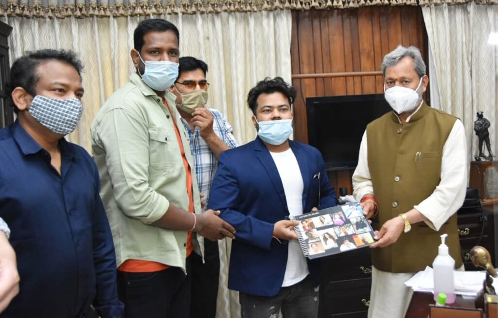 फिल्म बूंदी रायता की टीम ने मुख्यमंत्री श्री तीरथ सिह रावत जी से की मुलाकात The film team met Chief Minister Shri Tirath Singh Rawat ji under the banner of Radhika Ji Films today. He invited the Chief Minister