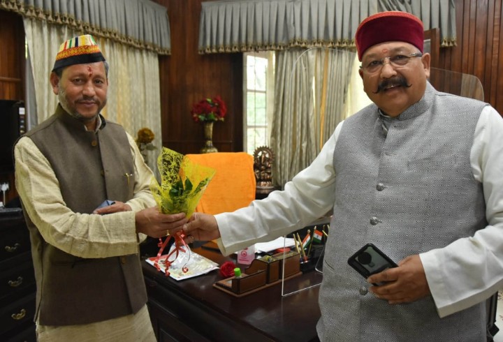 मुख्यमंत्री श्री तीरथ सिंह रावत ने कैंप कार्यालय में पर्यटन मंत्री श्री सतपाल महाराज से की भेंट Tourism Minister Shri Satpal Maharaj called on Chief Minister Tirath Singh Rawat at the camp office on Cantt Road. On this occasion