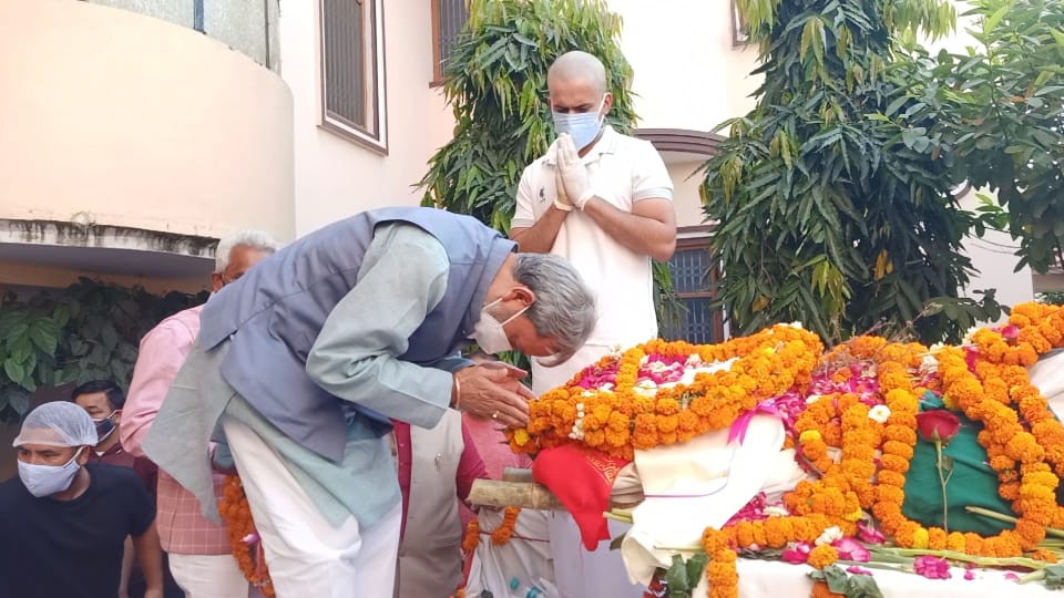 जन लोक प्रिय पूर्व केन्द्रीय मंत्री एवं सासद श्री बच्ची सिंह रावत का चित्रशिलाघाट पर वैदिक रीति के साथ किया गया अंतिम संस्कार