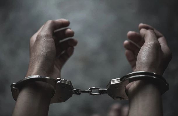मधुबनी हत्याकांड: मुख़्य आरोपी प्रवीण झा गिरफ्तार समेत 5 गिरफ्तार, होली के दिन 5 लोगों की हुई थी हत्या Apart from Praveen Jha, Chandan Jha, Bhola Singh, Kamlesh Singh and Mukesh Safi have also reached the hands of the police. Madhubani SP