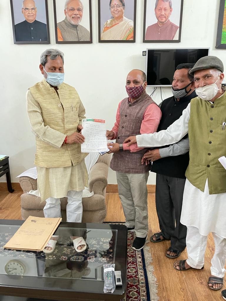 बेहतर स्वास्थ्य सेवा की मांग पर सीएम तीरथ सिंह रावत से प्रतिनिधिमंडल ने की मुलाकात A delegation of people of Yamunaghati area met Chief Minister Tirath Singh Rawat under the leadership of state