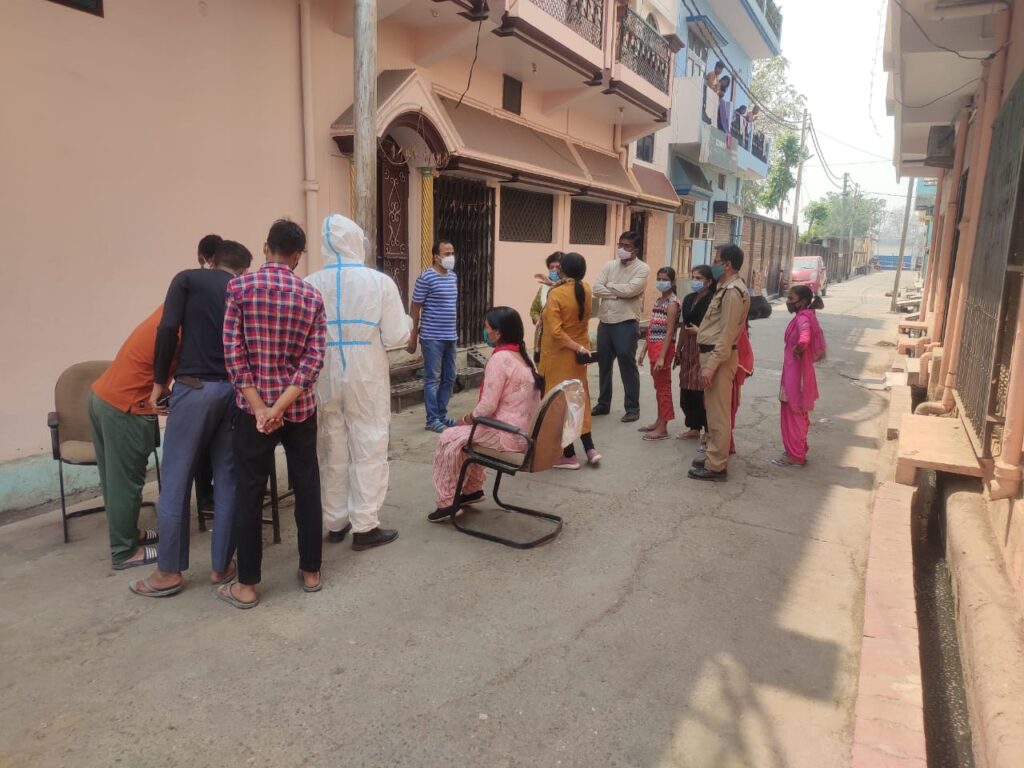 एसडीएम ऋचा सिंह ने कोरोना जांच के लिए लोगों से सहयोग करने के लिए की अपील Lalkuan Deputy Collector Richa Singh has appealed to the general public that public support is absolutely necessary to prevent the infection