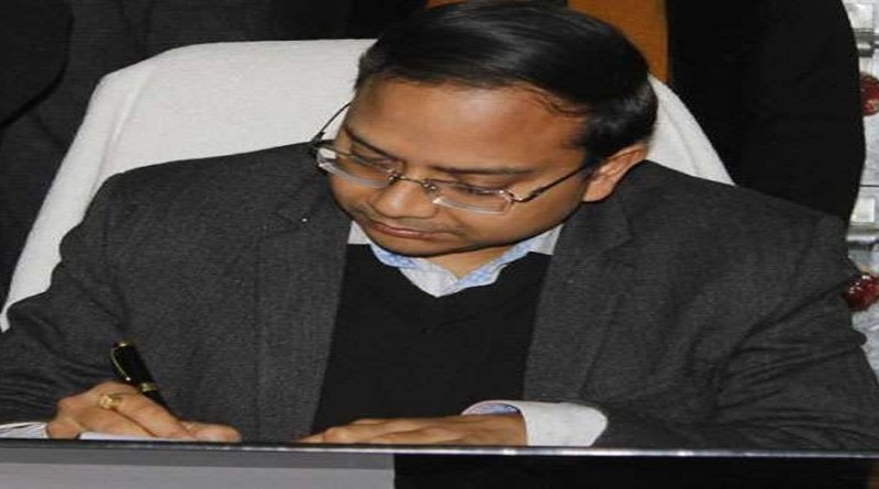 जिलाधिकारी डॉ आशीष कुमार श्रीवास्तव ने कोविड के नियमों का सख्ती से पालन करने के दिए निर्देश